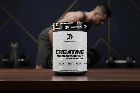 Creatina Dragon Pharma en un gimnasio con atleta